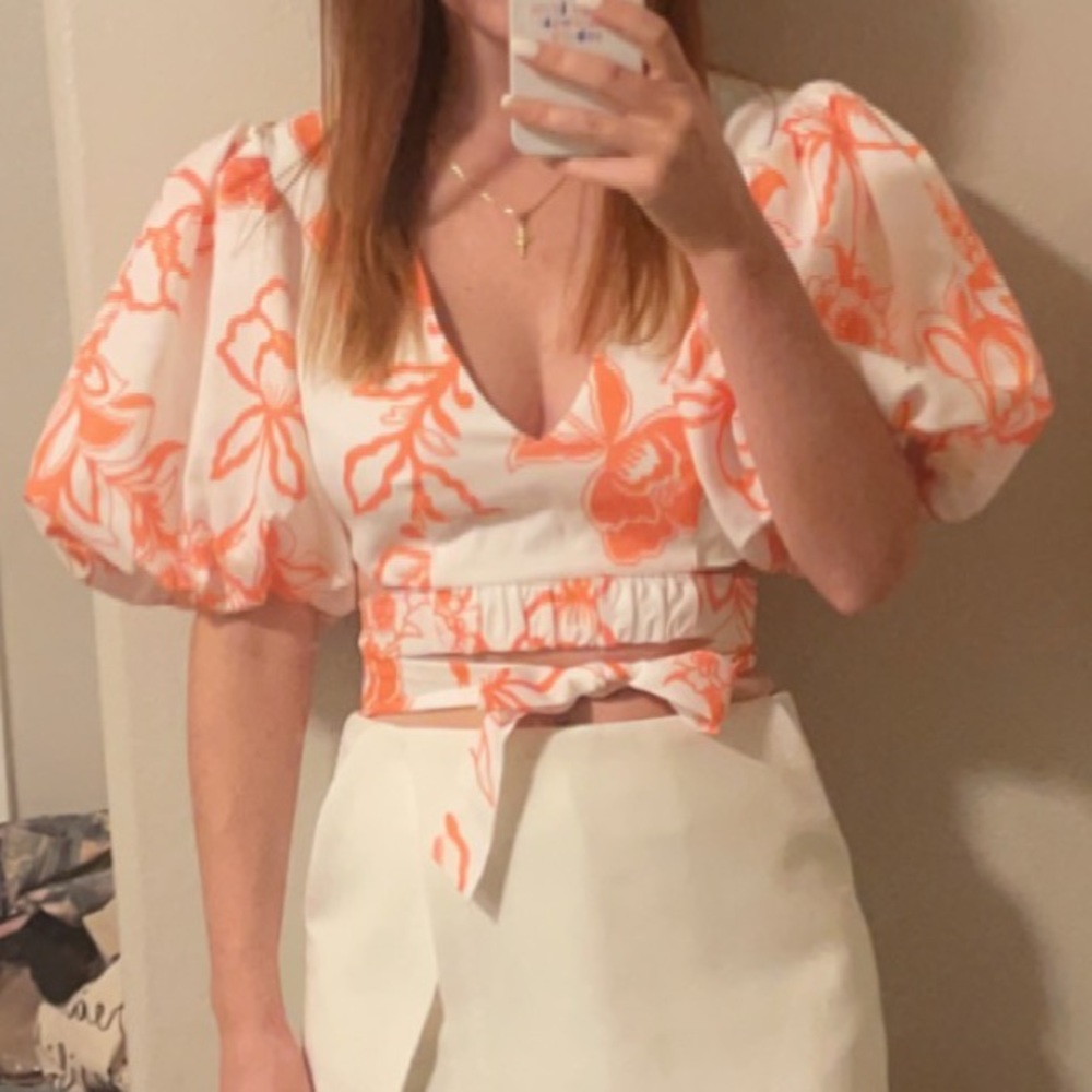 Runaway the label caliente top size XS white and orange new floral puffy sleeves - Picture 7 of 8
